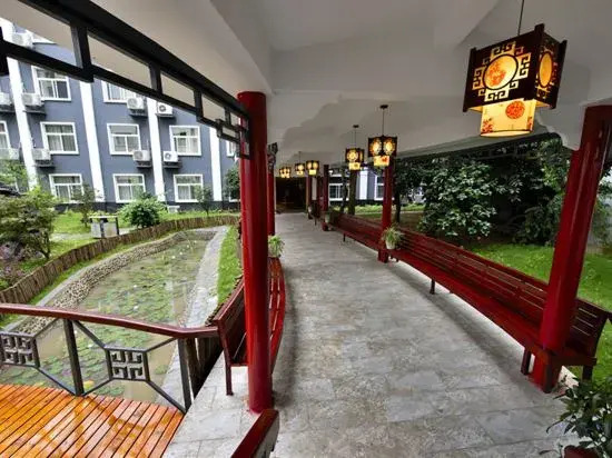 Qian Shan Holiday Hotel