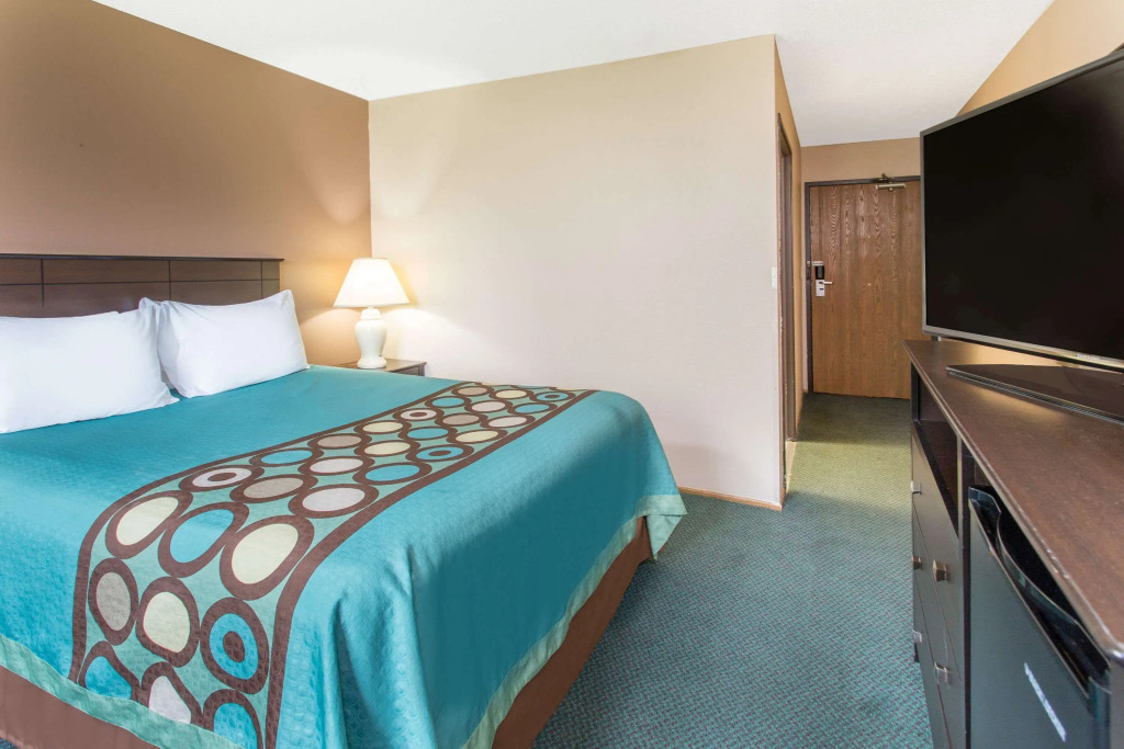 Super 8 by Wyndham Austin MN
