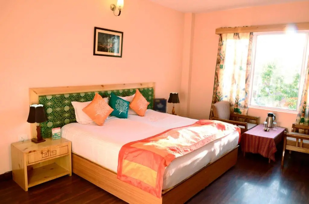 Hotel Lingzi - at the Mall Road & newly renovated