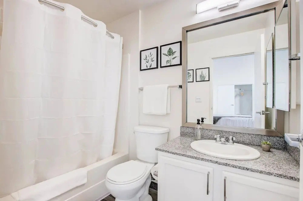 TWO CozySuites Apt w Skybridge Access 4