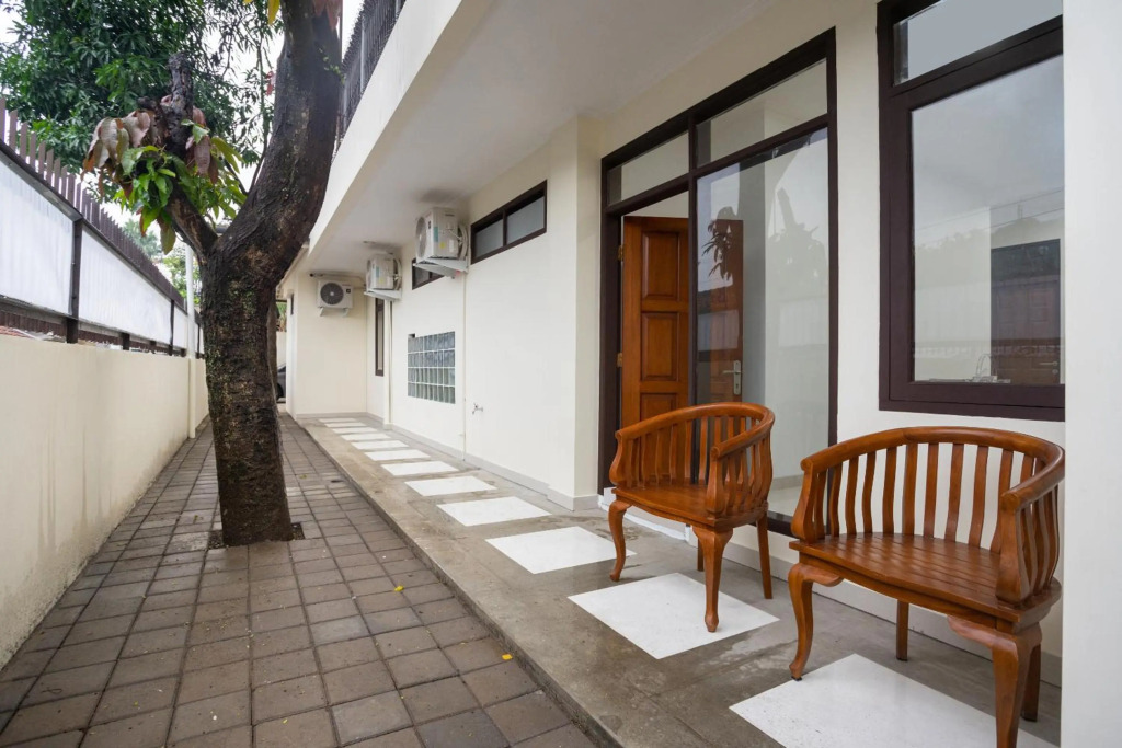 Hotel O Hegarbudhi Residence