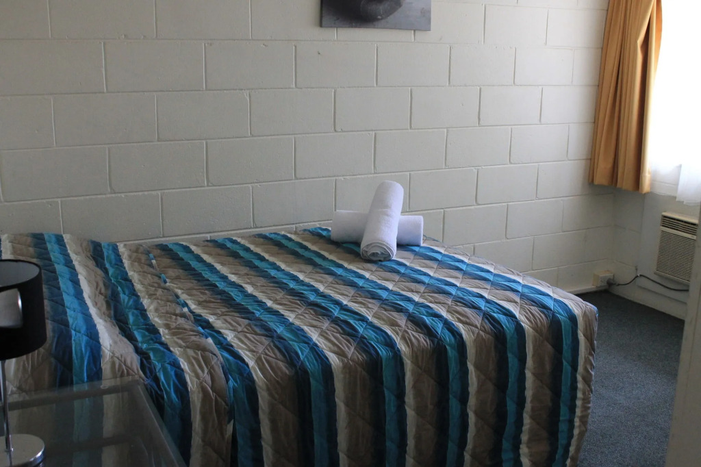 Oasis Inn Apartments
