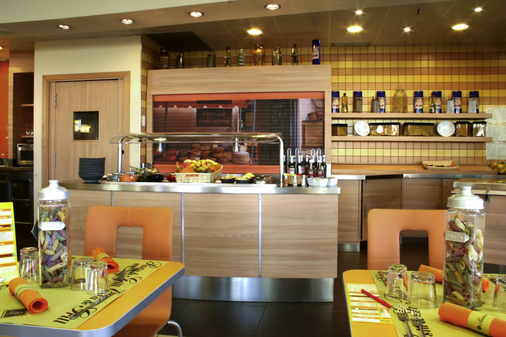 Ibis Como