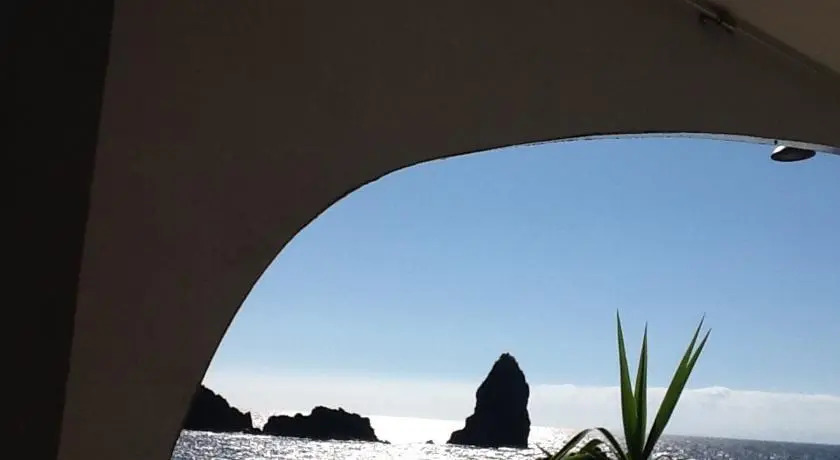Acitrezza sul mare