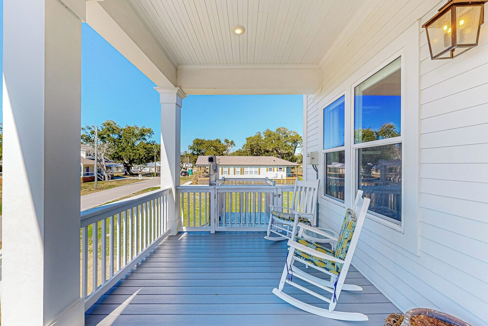 3BR Home Near Beach w/ Views, Deck & Grill