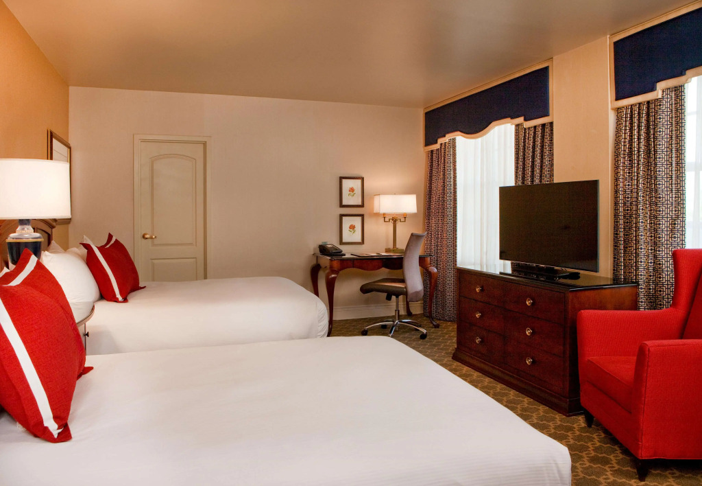Hotel Roanoke & Conference Center, Curio Collection by Hilton