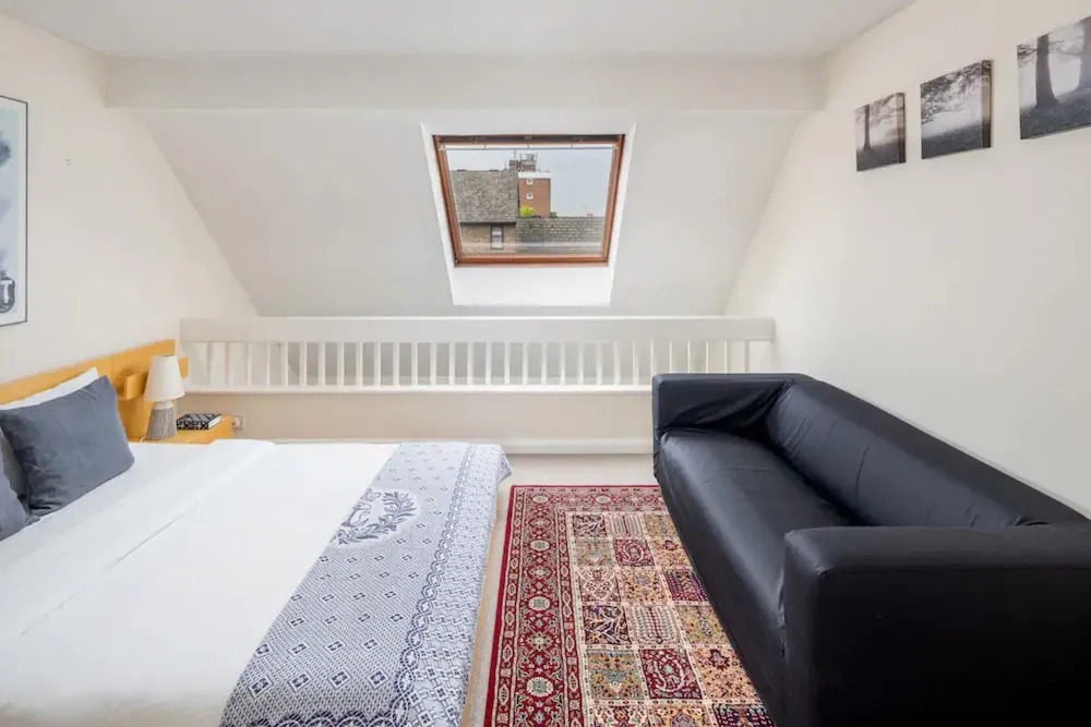 Beautiful 2bed House 6mins to Tube 2mins to Thames