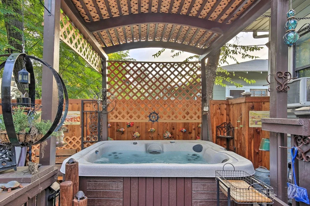 San Antonio Rental w/ Courtyard: Walk to Riverwalk