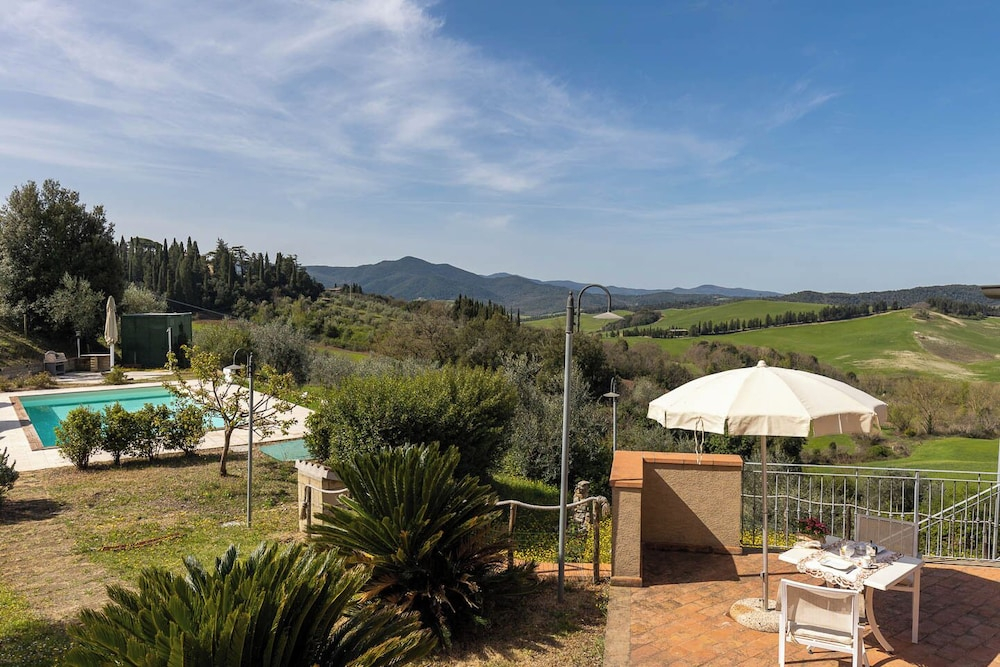Villa Montegemoli by Toscana Bella