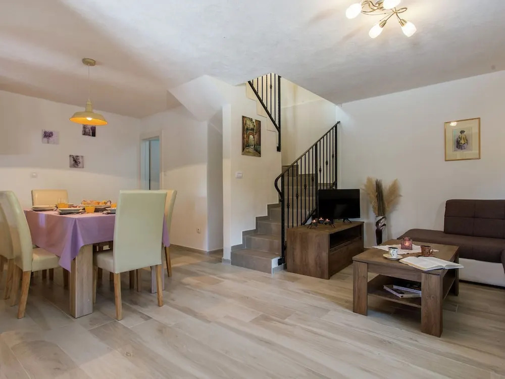 Stylish Villa in Milohnici With Private Terrace