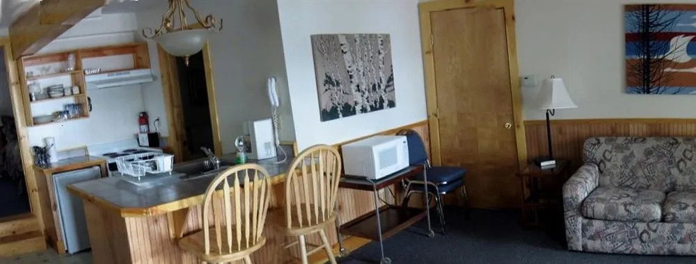 Lazy E Motor Inn
