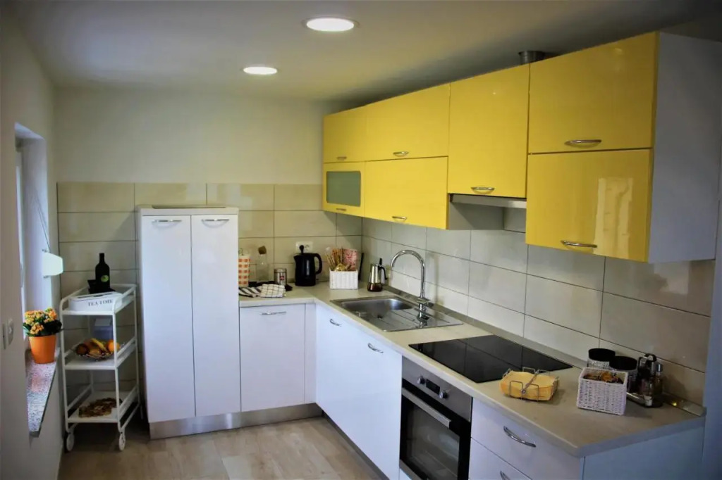 Apartmaji Hrvatin v Kortah