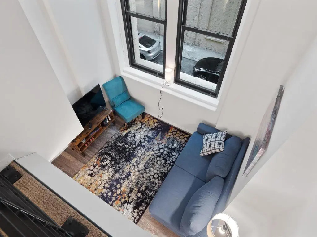 Lavish Downtown Condo with Rooftop Lounge 337