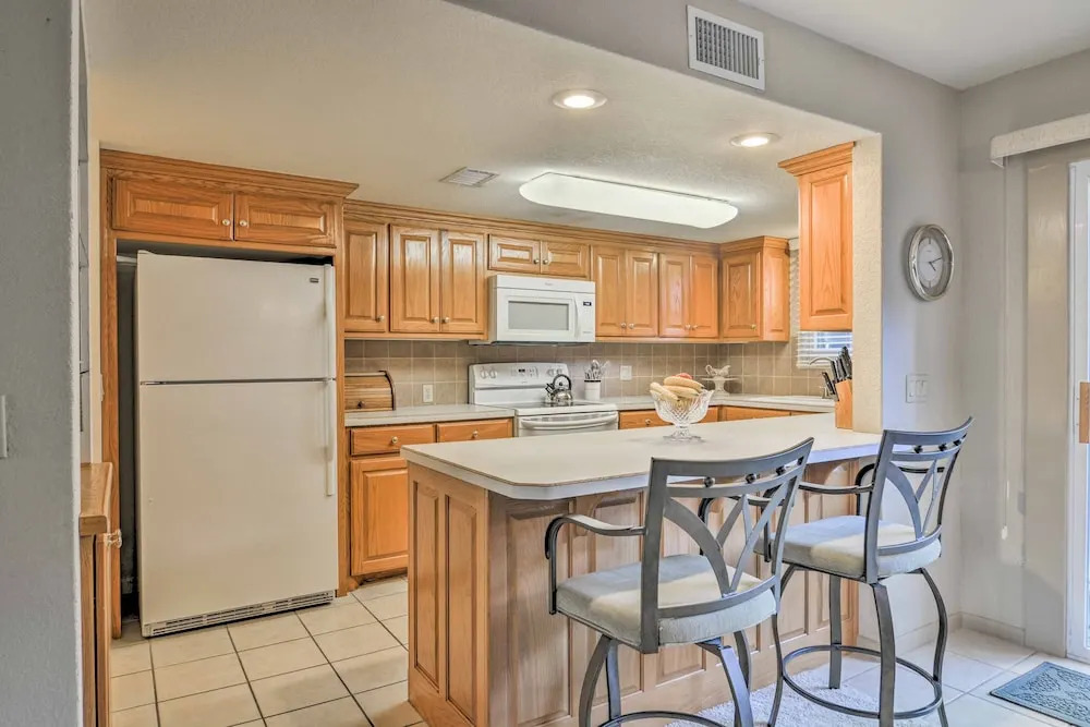 Lakefront Townhome w/ View in Hot Springs Village