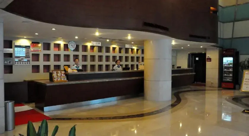 Sunny Sky Inn Chain on Baofeng Road