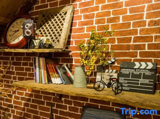 Yuehui Lake View Art Guesthouse