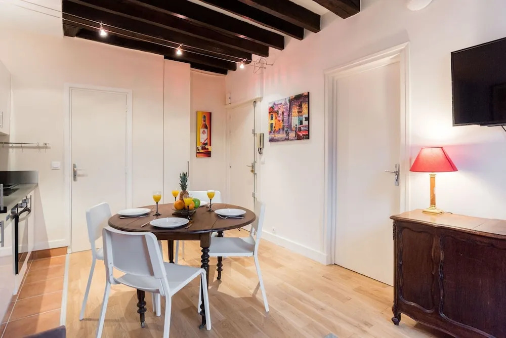 Temple - Le Marais Apartment