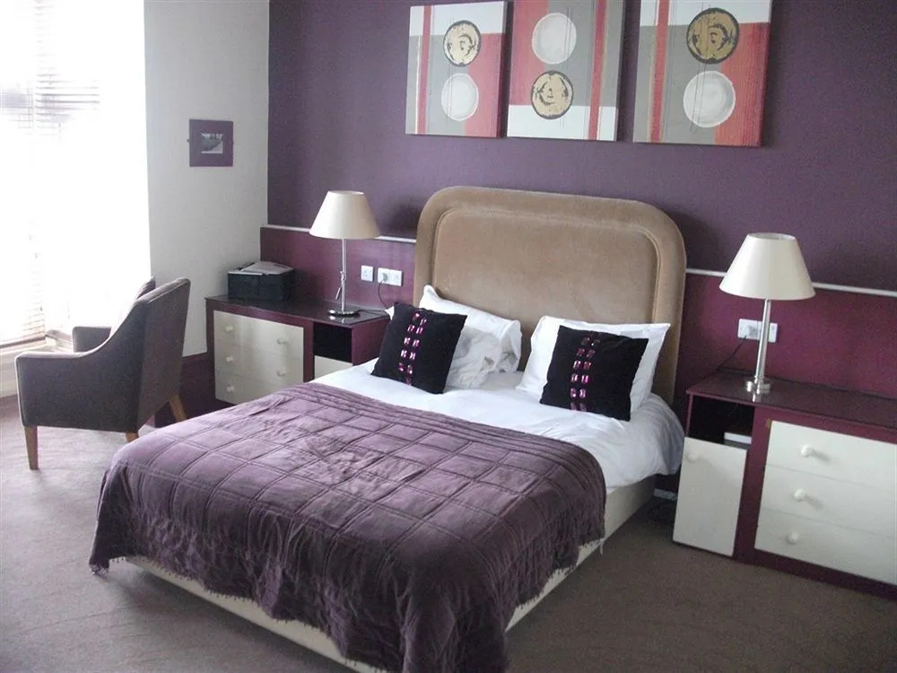 The New Staincliffe Hotel