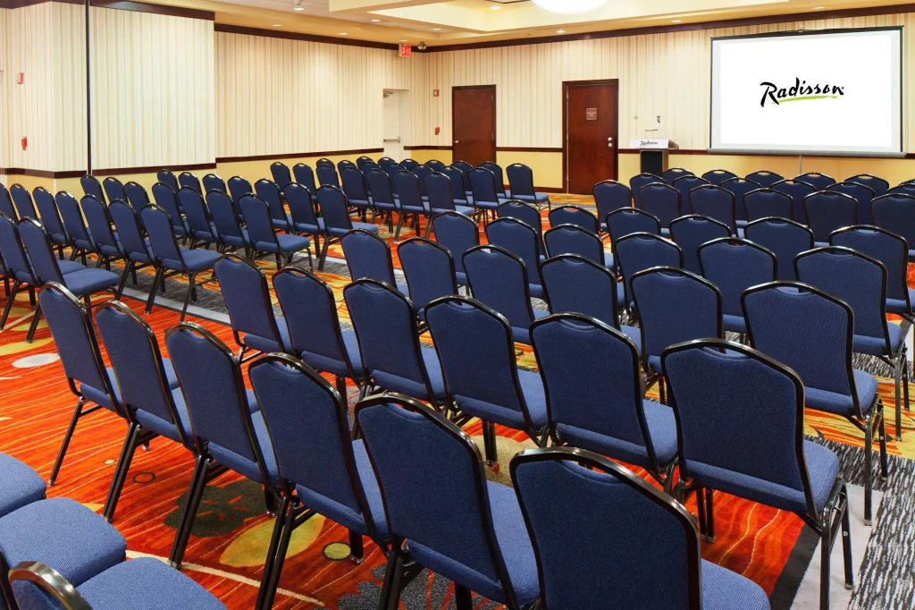 DoubleTree by Hilton New York JFK Airport
