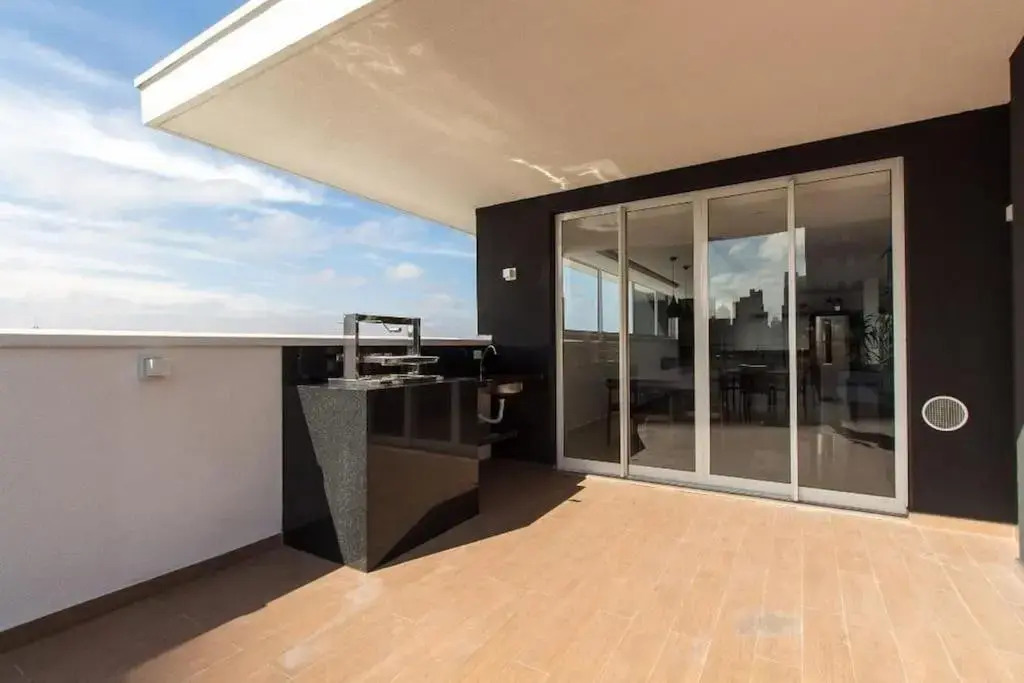 709- Apartamento Decorado Encantador, mobiliado, amplo, cozinha completa, Excelente localização no Rebouças