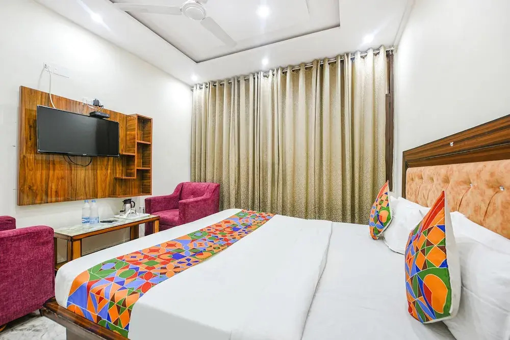 FabHotel Royal Inn - Sector 22D, Chandigarh