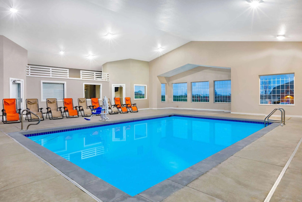 AmericInn by Wyndham Pella