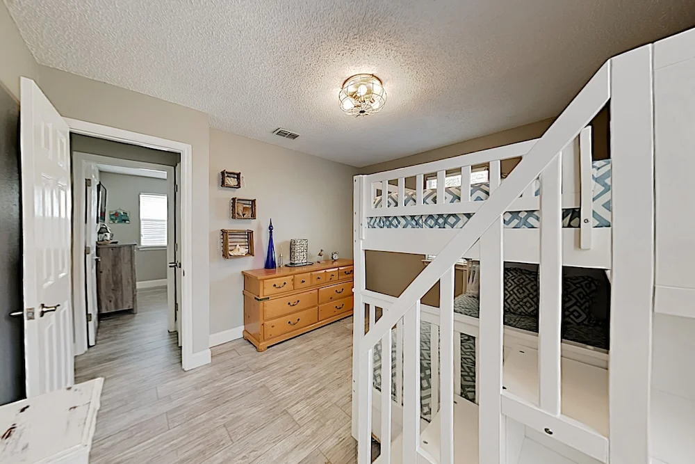 Just Blue Inn - 3 Br home by RedAwning