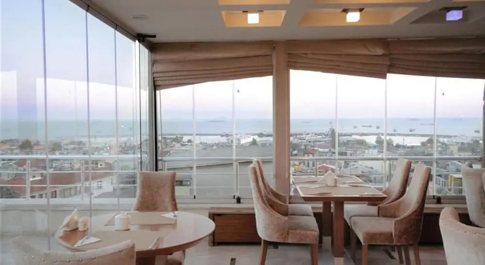 Q Inn Hotel