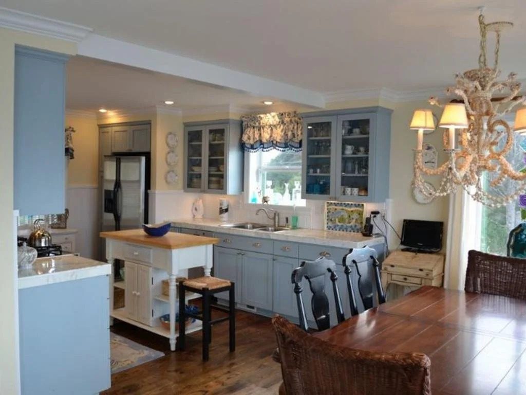 Sea Cliff 3 Br cottage by RedAwning