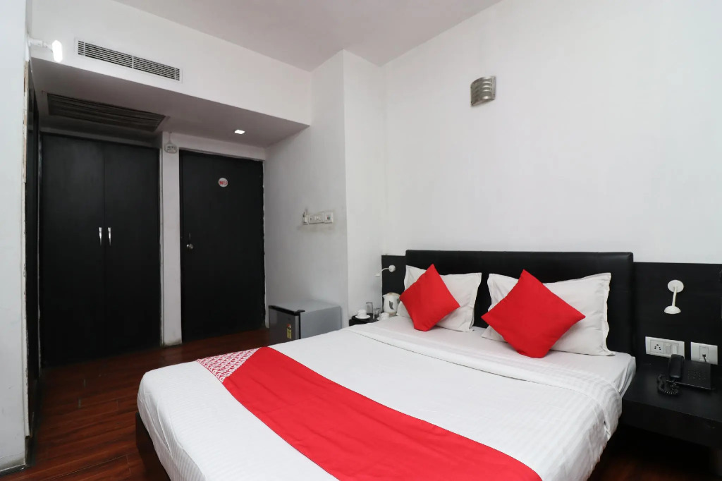 FabHotel Ballygunge Luxury - Behind Punjab Club