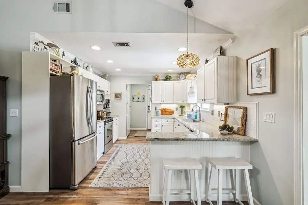 Private Backyard Oasis With Heated Pool, 4 BR, Bikes & Pond