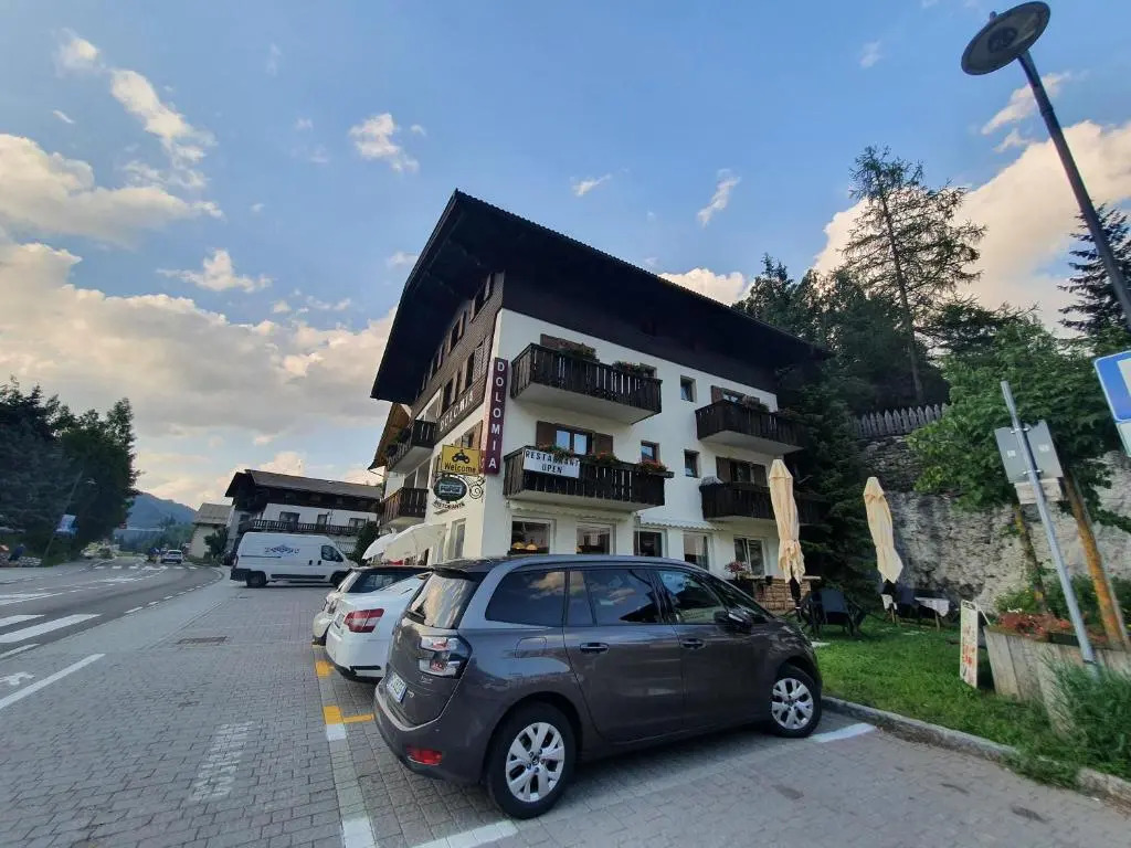 ALBERGO BAR RISTORANTE DOLOMIA