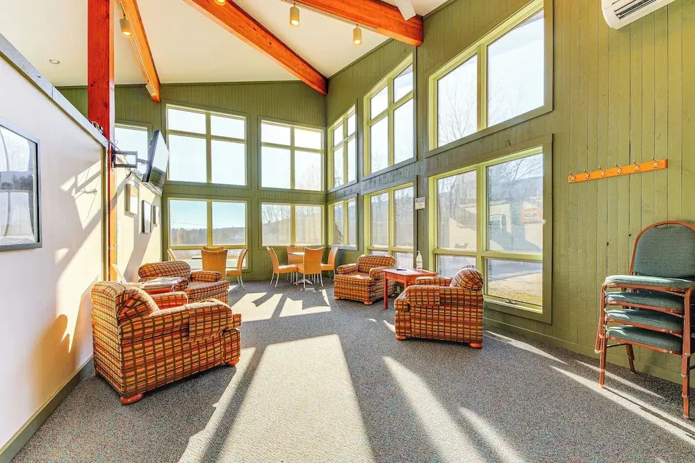 Walk to Mt Snow: Cozy West Dover Condo