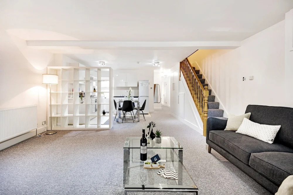 Modern Kensal Green Apartment