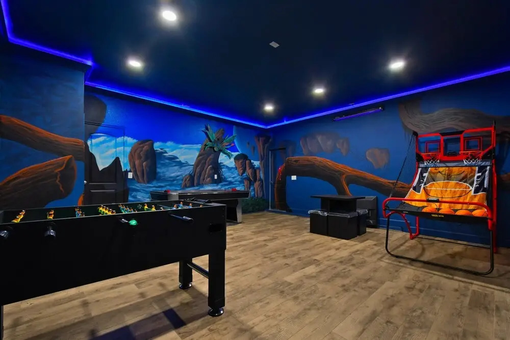 Disney themed, pool, close to parks!
