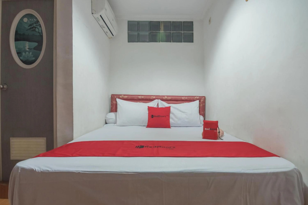 RedDoorz Syariah near Margahayu Raya