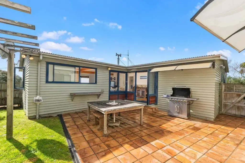 Taste Of Paradise with WiFi!- Mangawhai Heads Home