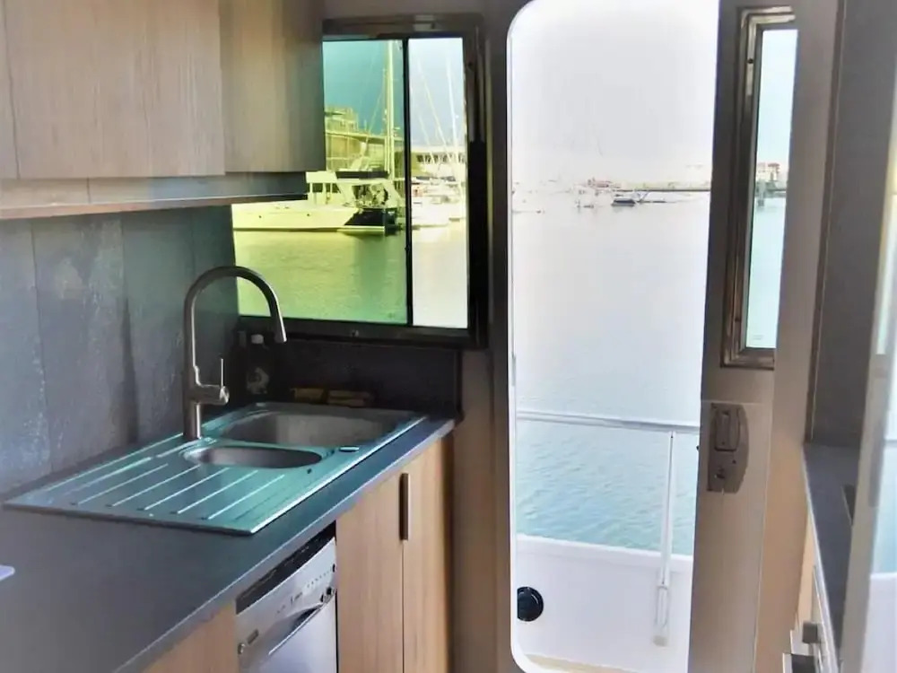 Attractive Yacht With Roof Terrace