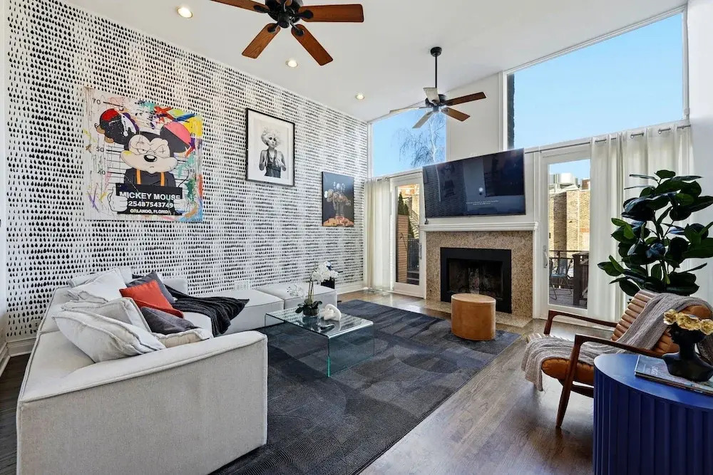 River West Modern 4-bd Home With Patio Balcony