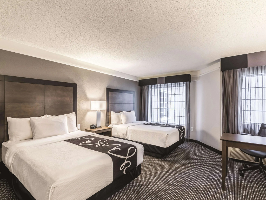 La Quinta Inn & Suites by Wyndham Austin Near The Domain