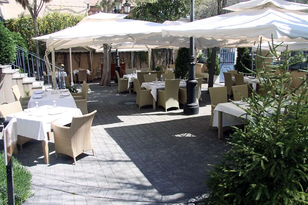 Apartamentos Plaza de Santiago - Estudios Turisticos - 1 LLAVE