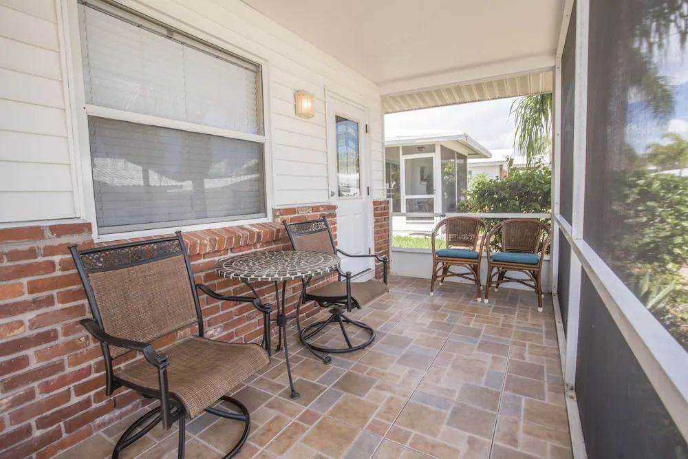 Aloha Kai - Unit 6 2 Bedrooms 1 Bathroom Apts