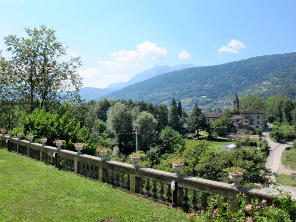 Apartment La Perla del Lago by Interhome