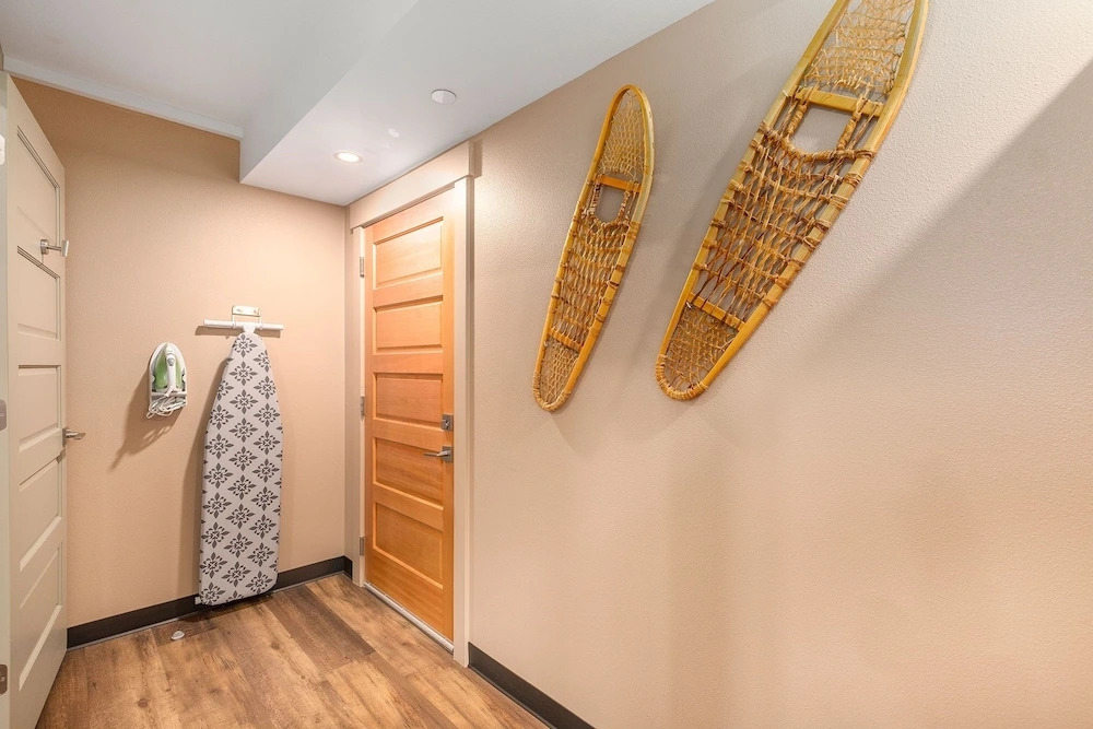 Solitude Bear Room Ada 103 - Estes Park 1 Bedroom Studio by RedAwning