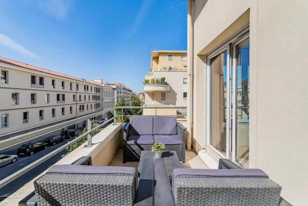 La Joliette; Duplex 2 chambres, PARKING INCLUS+ Terrasse+ ascenseur