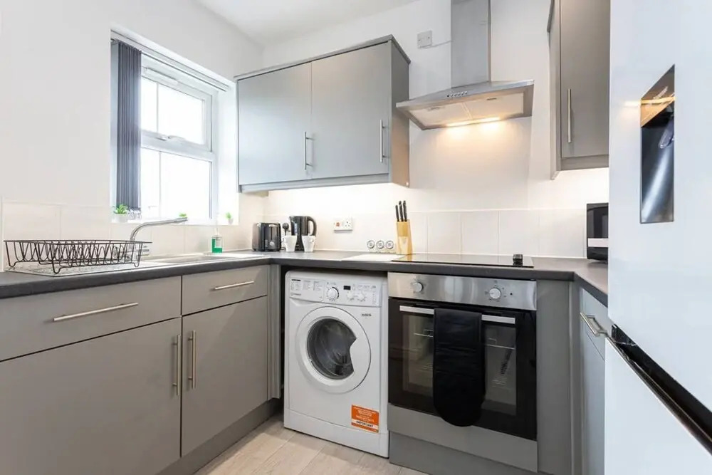 Lovely One-bedroom Serviced Apartment in Eccles