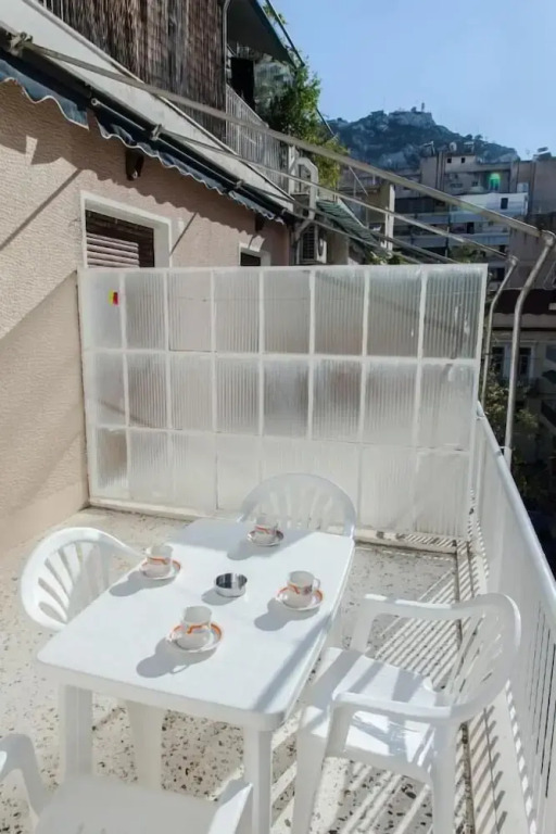 Cozy apt with Lycabettus View
