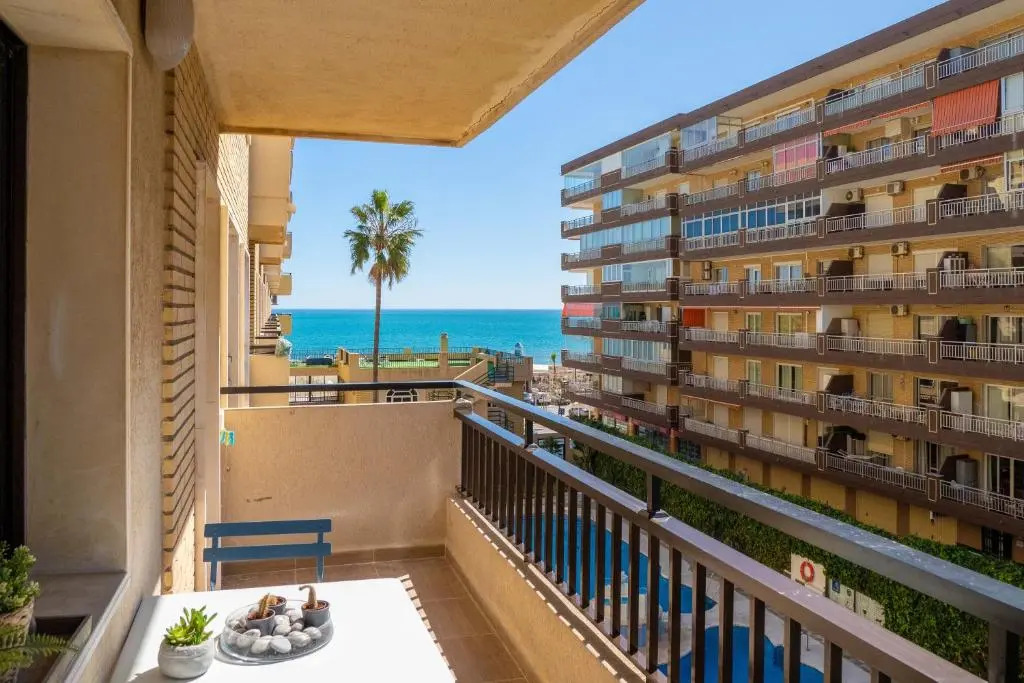 Estupendo piso en primera linea de playa; RONDA IV