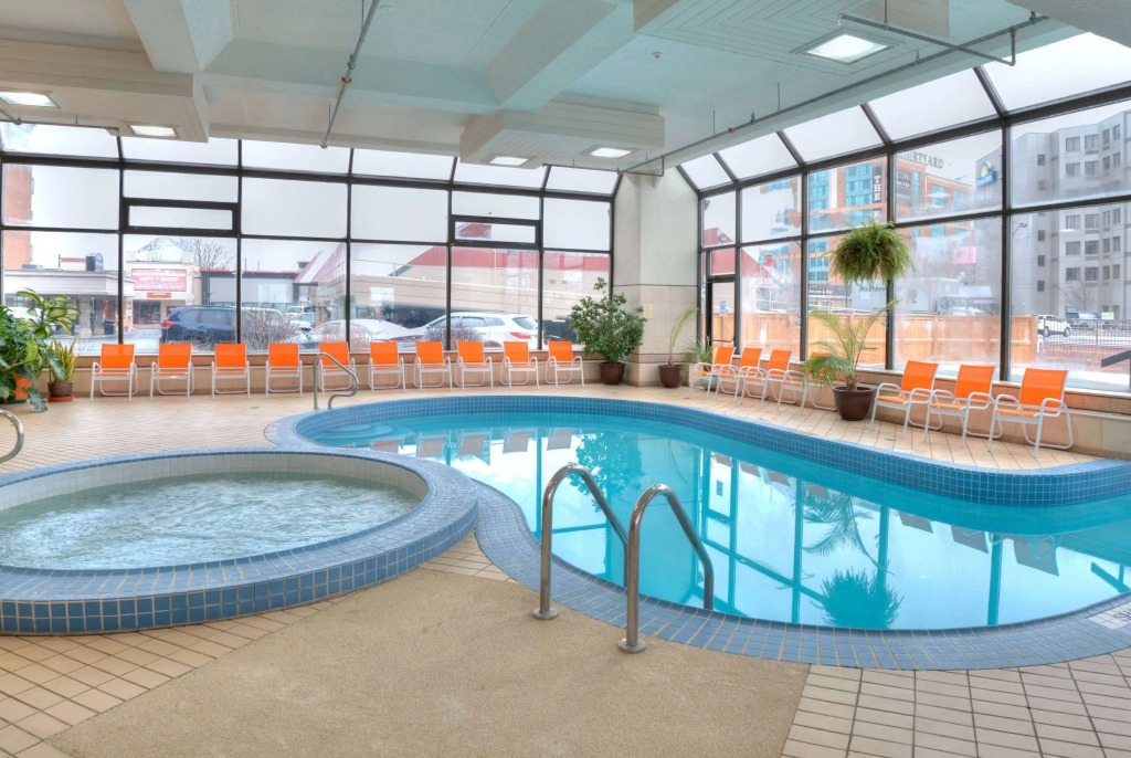 Howard Johnson Plaza by Wyndham by the Falls Niagara Falls