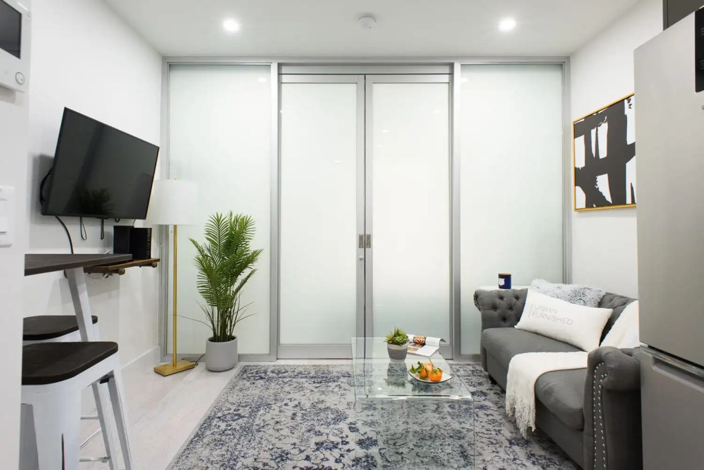 78-3b New Junior 1 BR Prime UES WD in Unit